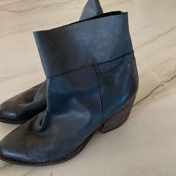 Jeffrey Campbell Ibiza Last black distressed leather booties NWOT size 8 - Picture 3 of 9